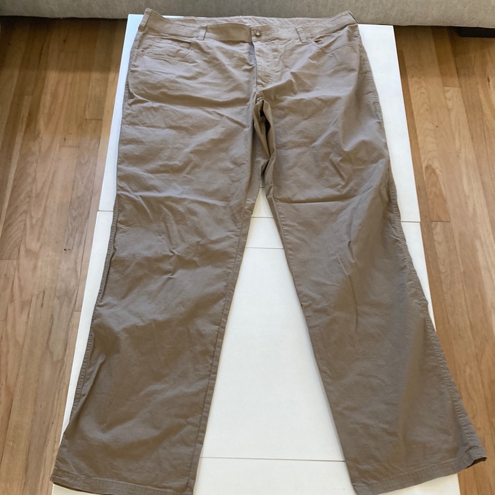 NWOT Columbia Khaki Pants 40WX34L